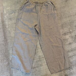 Flax Women's Gray Capris